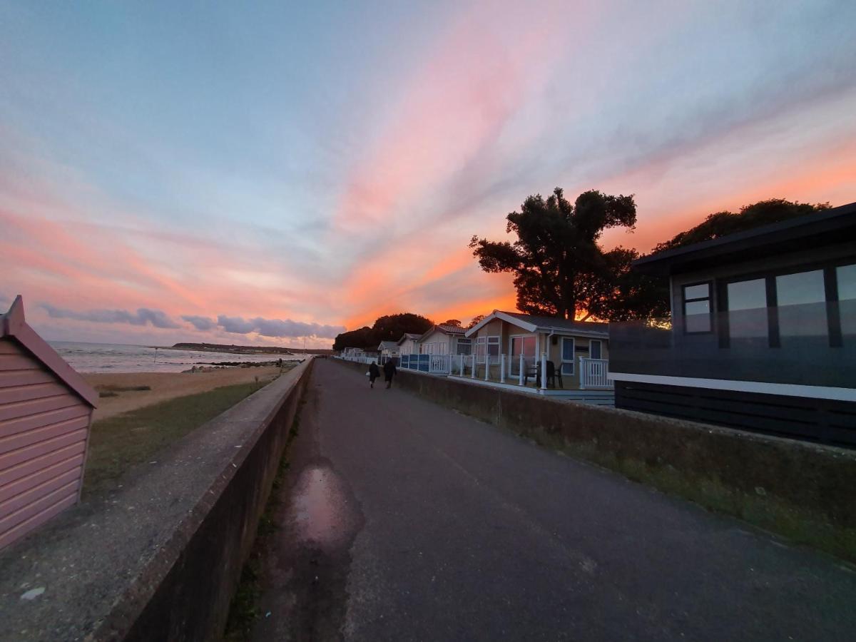 Mudeford Beach Lodge Extérieur photo