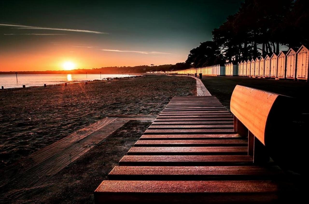 Mudeford Beach Lodge Extérieur photo